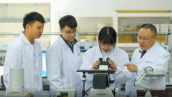 F66永乐科技戴煜博士专著《先进复合材料高温热工装备》正式出版 F66永乐科技戴煜博士专著《先进复合材料高温热工装备》正式出版