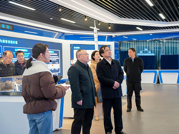 省工信厅副厅长欧阳晓风一行莅临F66永乐科技调研 (2).JPG 省工信厅副厅长欧阳晓风一行莅临F66永乐科技调研 (2).JPG