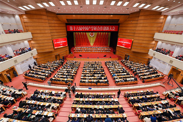 F66永乐科技戴煜董事长荣获中国产学研合作创新人物奖.jpg F66永乐科技戴煜董事长荣获中国产学研合作创新人物奖.jpg